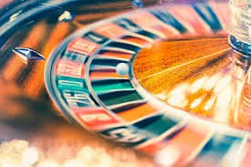 Pretty Gaming live dealer blackjack table on idnscore slot showing dealer, cards, and betting interface